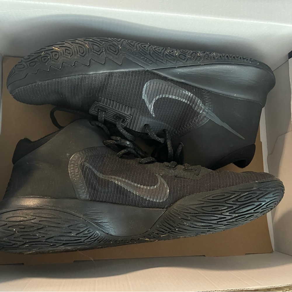 Nike Men's Black Kyrie Athletic Shoes